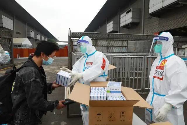 专家:化湿败毒颗粒与Paxlovid治疗新冠疗效相当,价格却低近10倍