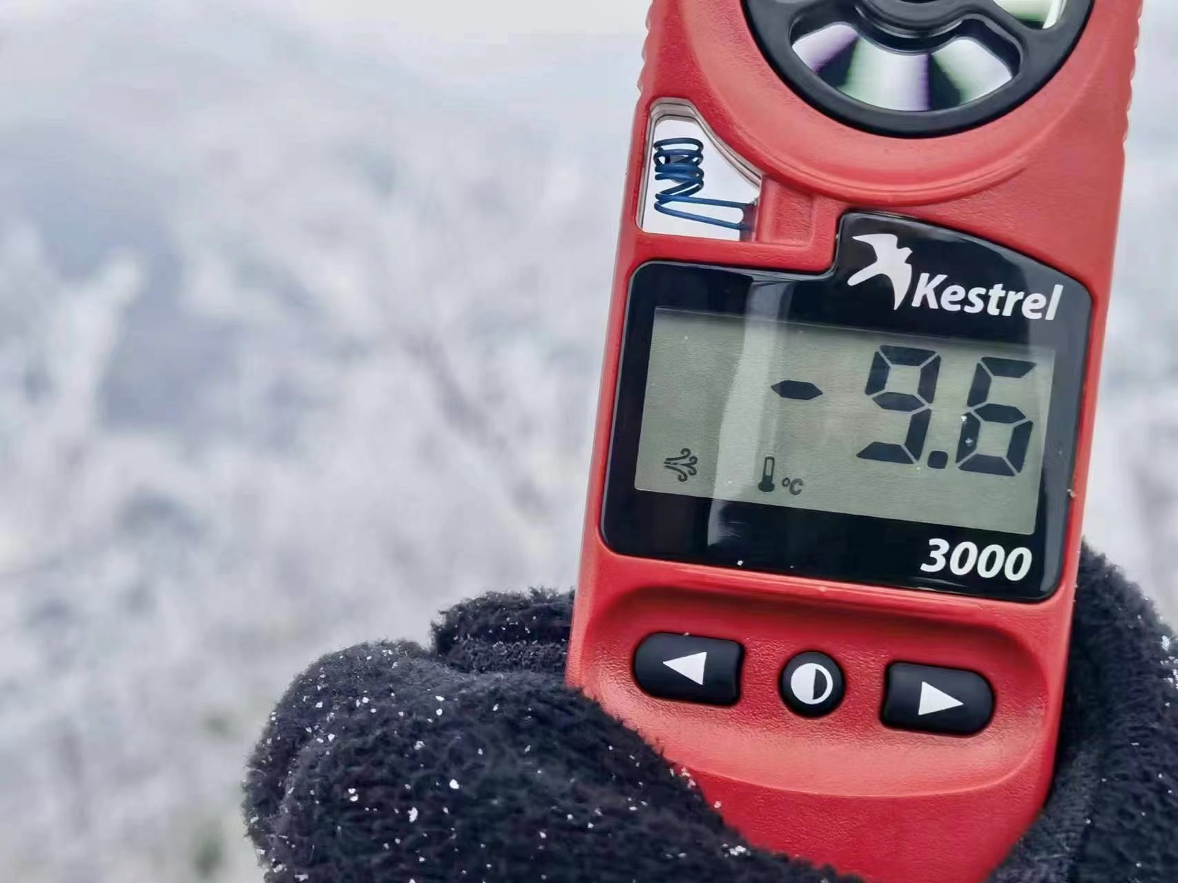 迎风踏雪进深山 宁波电力守护灯火迎新春