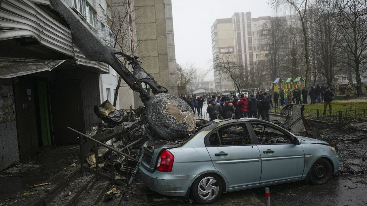 直升机撞幼稚园，乌克兰内务部长等14人身亡