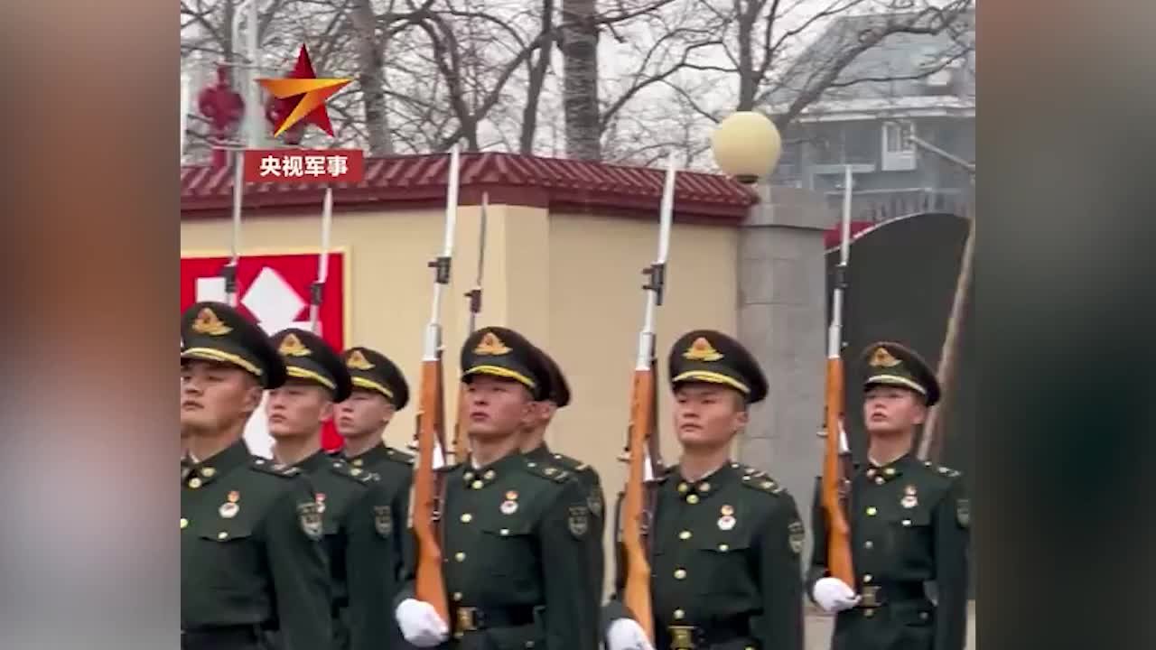解放军仪仗兵雪中训练,网友:不愧是“中国排面”_凤凰网视频_凤凰网