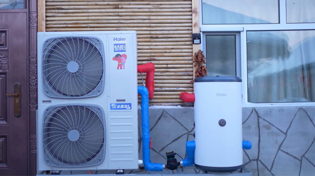 处于-35℃严寒低温下正常运行的海尔骄阳系列空气源热泵采暖机