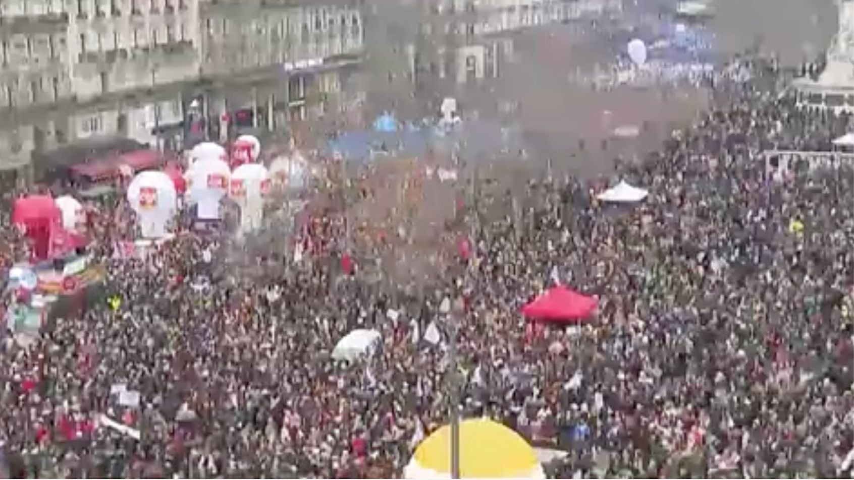 国际消除家庭暴力日到来 巴黎十万人上街抗议家暴|暴力_新浪新闻