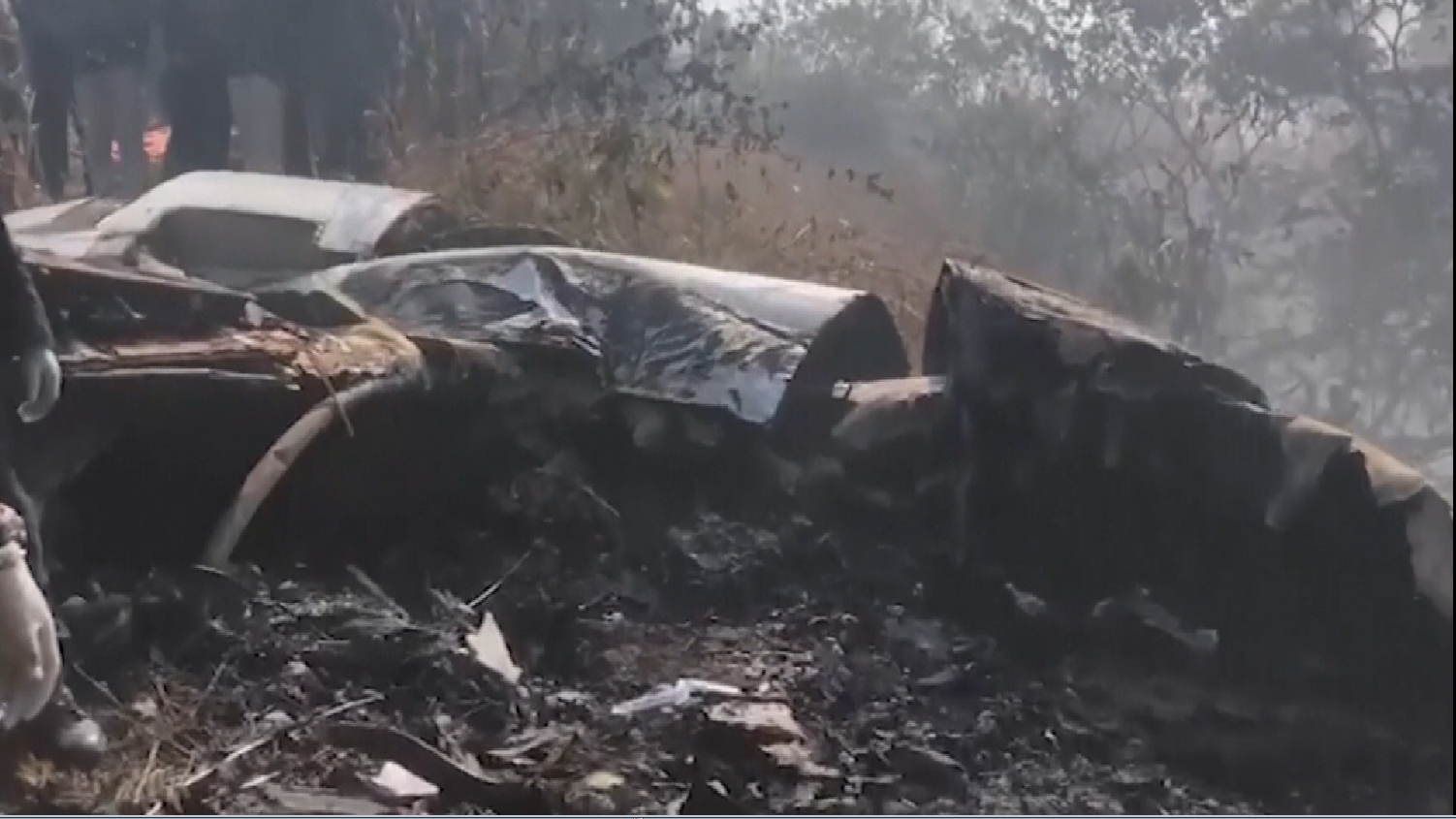 尼泊尔内陆客机坠毁 至少68人死亡