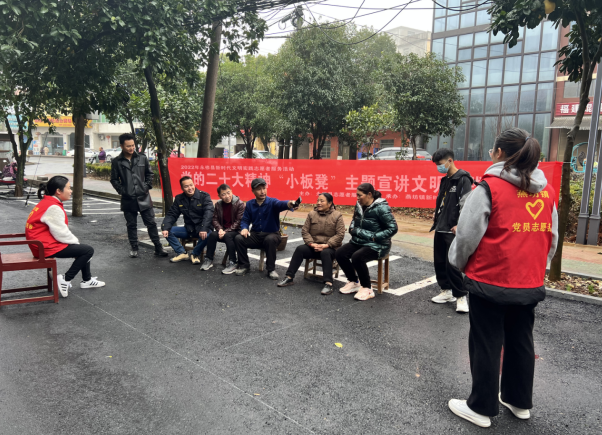 永修县燕坊镇：“小板凳”宣讲 传递党的好声音