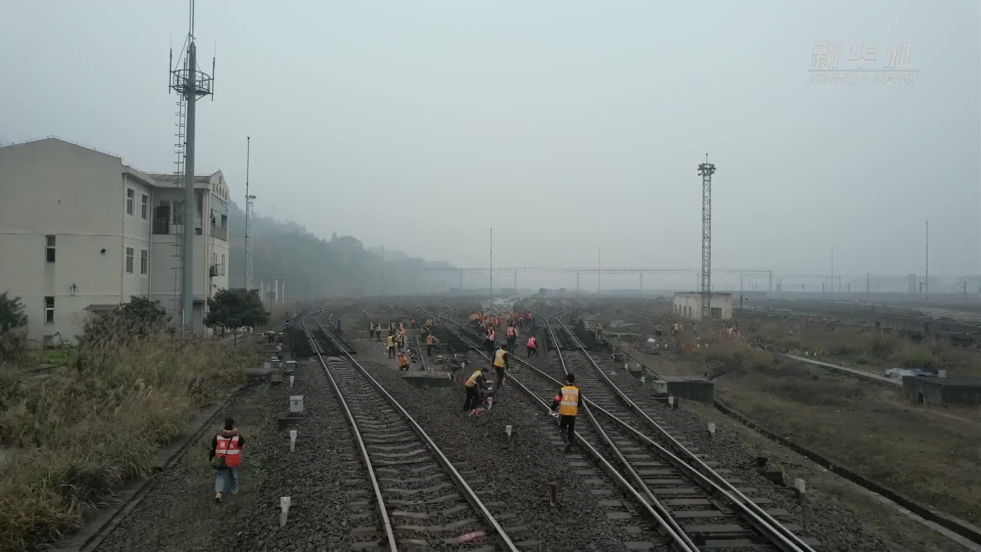 “驼峰”上的春运铁路人