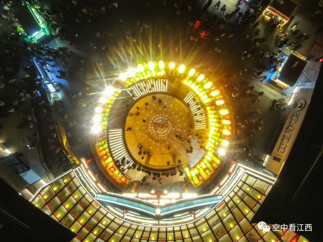 南昌绳金塔庙会：灯火璀璨人潮涌动好热闹（图）