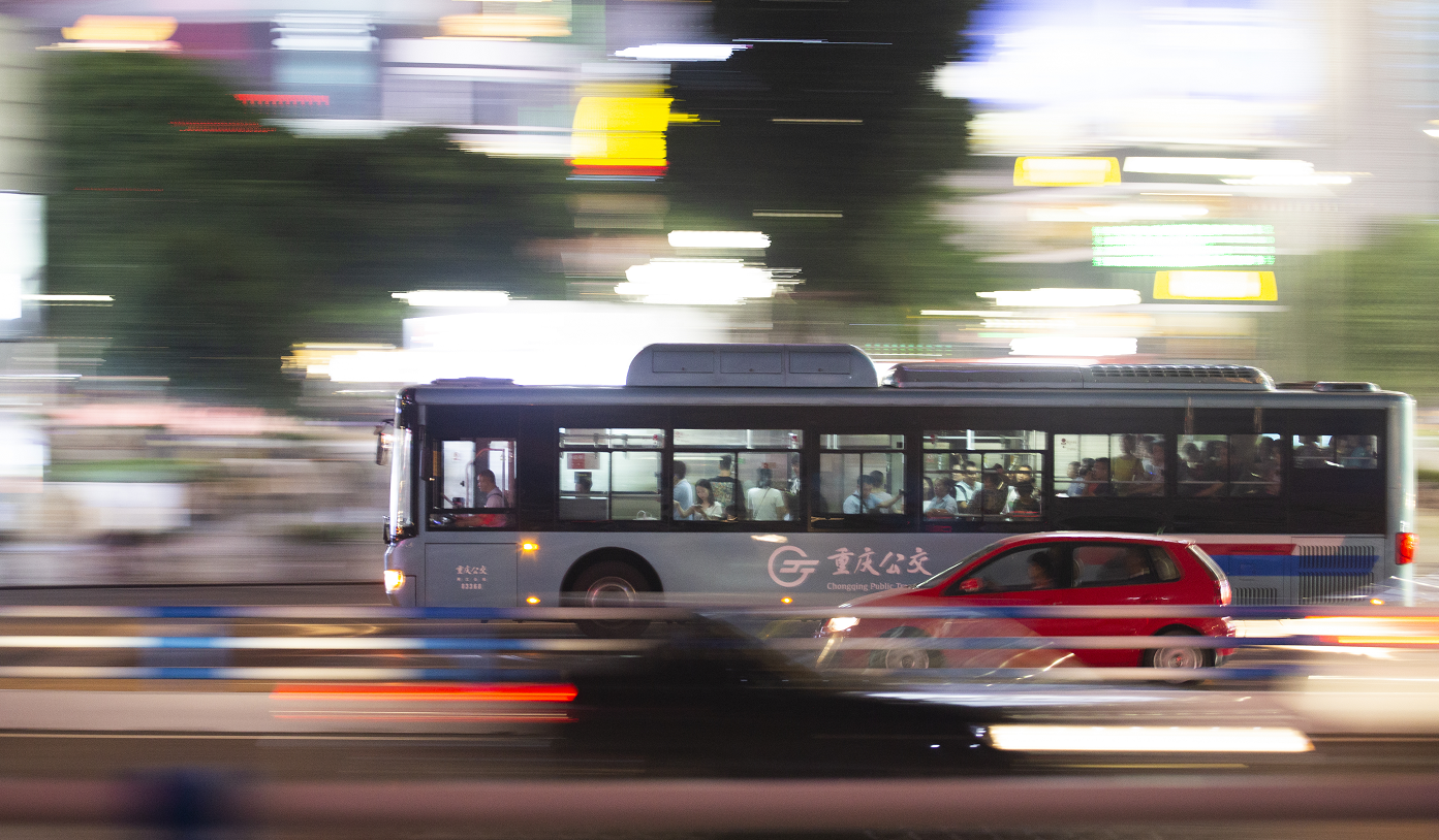 除夕夜重庆邀你观焰火表演还保你回家:部分公交、轨道将延时运营至次日凌晨1:00
