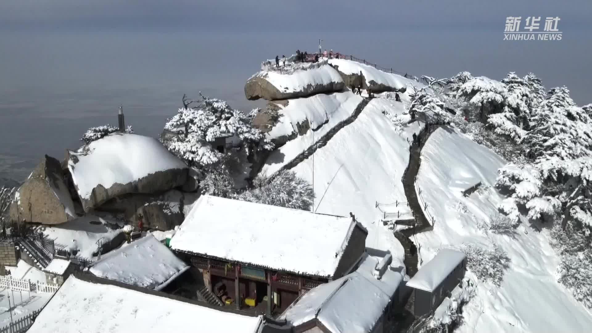 雪落华山美如画