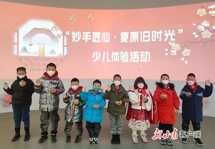 孩子们晒出自己动手修复好的“文物”