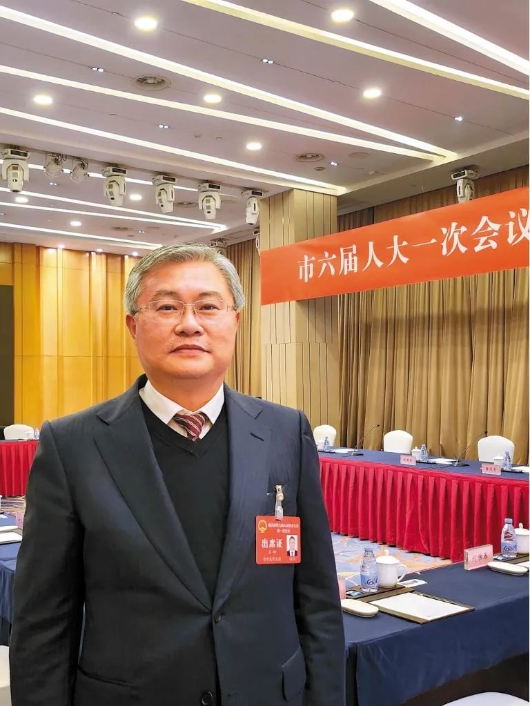 重庆市人大代表，重庆轨道交通集团党委书记、董事长王峙