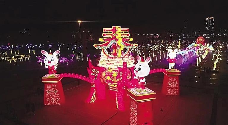 多彩花灯点亮永登街头 记者 周靖博 摄