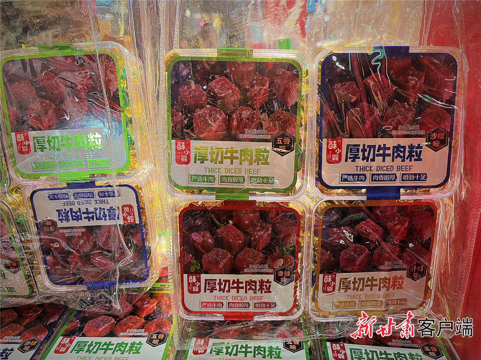 年货市场上的广东休闲零食