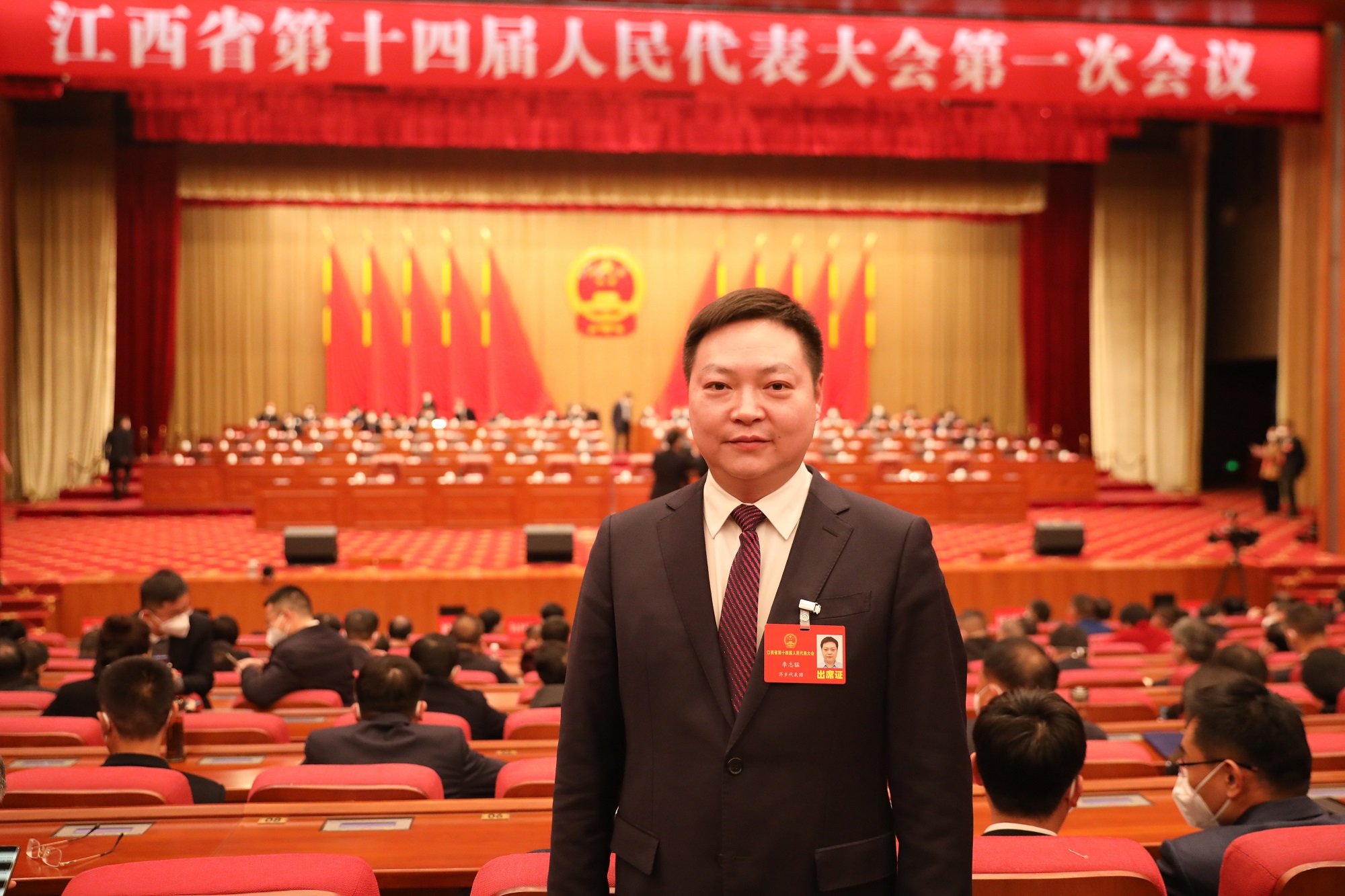 江西省人大代表，上栗县委副书记、县长李志猛