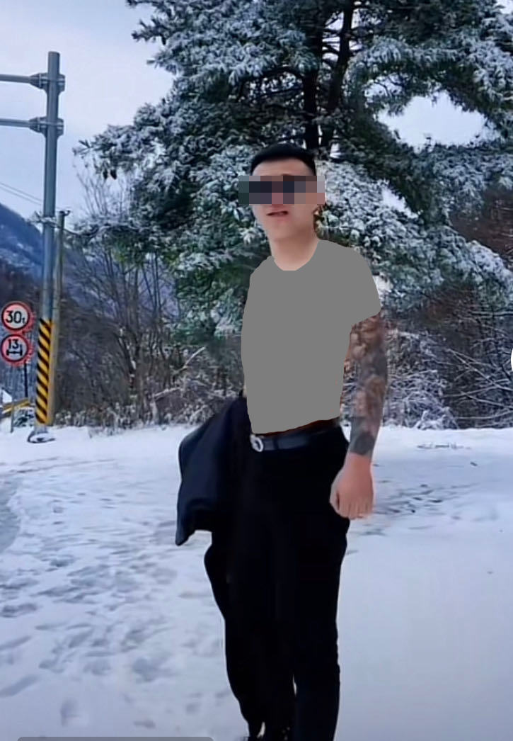 ■ 为了防止中年老哥冻坏,我让美编给他们加了一件短袖。