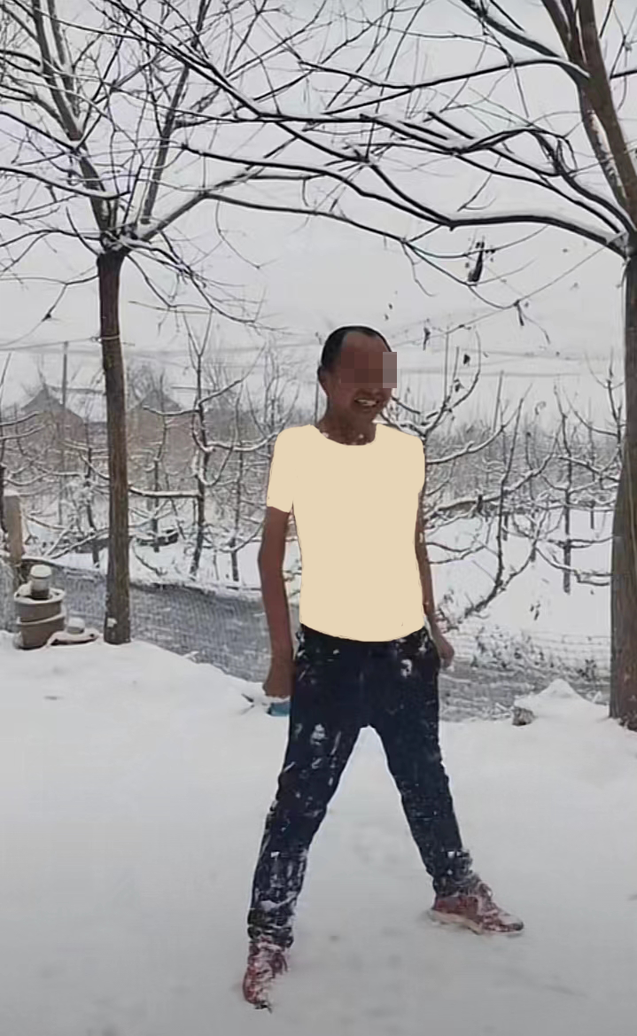 ■ 为了防止中年老哥冻坏,我让美编给他们加了一件短袖。