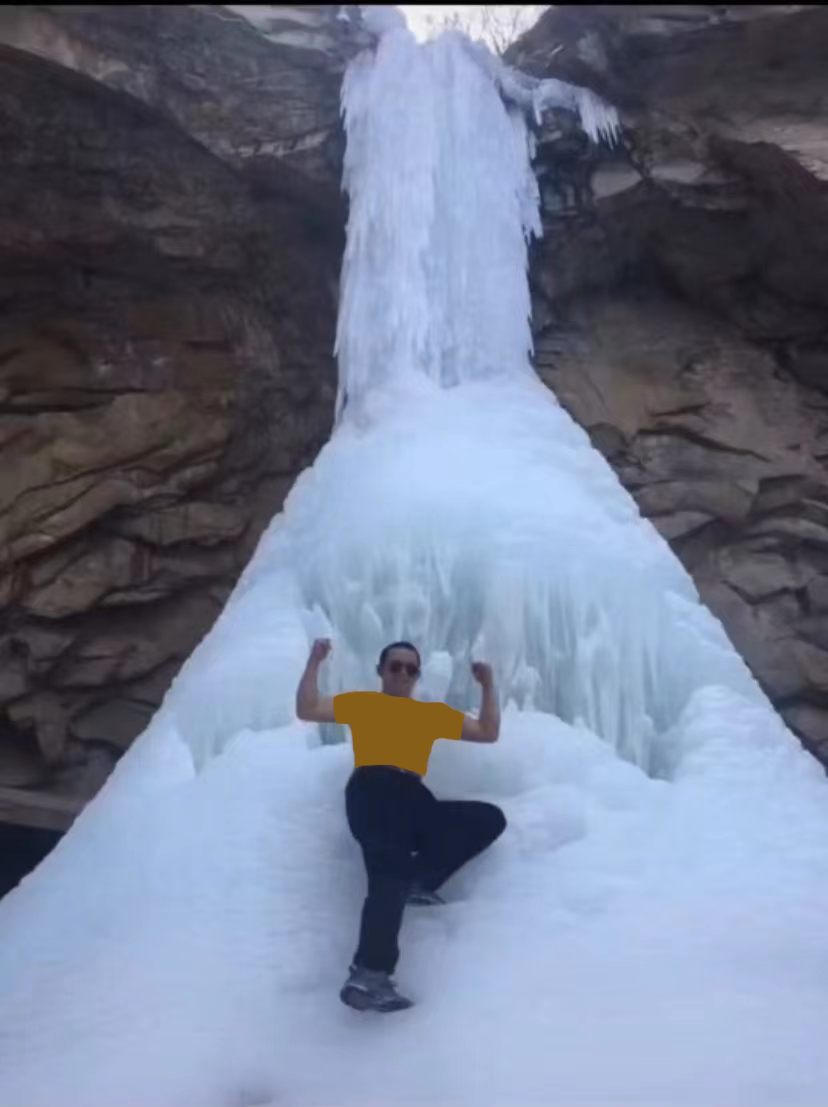 ■ 为了防止中年老哥冻坏,我让美编给他们加了一件短袖。