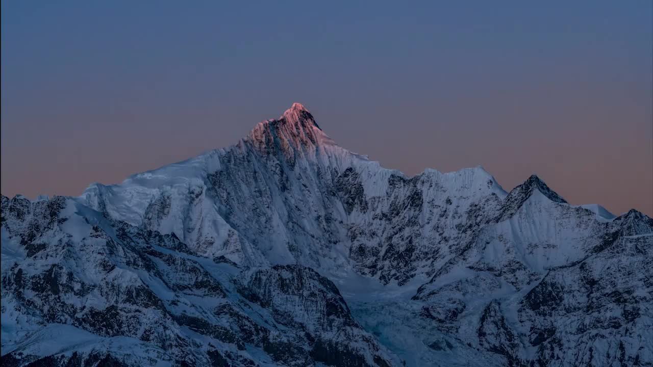 从繁星点点到日照金山，摄影师延时记录梅里雪山震撼美景