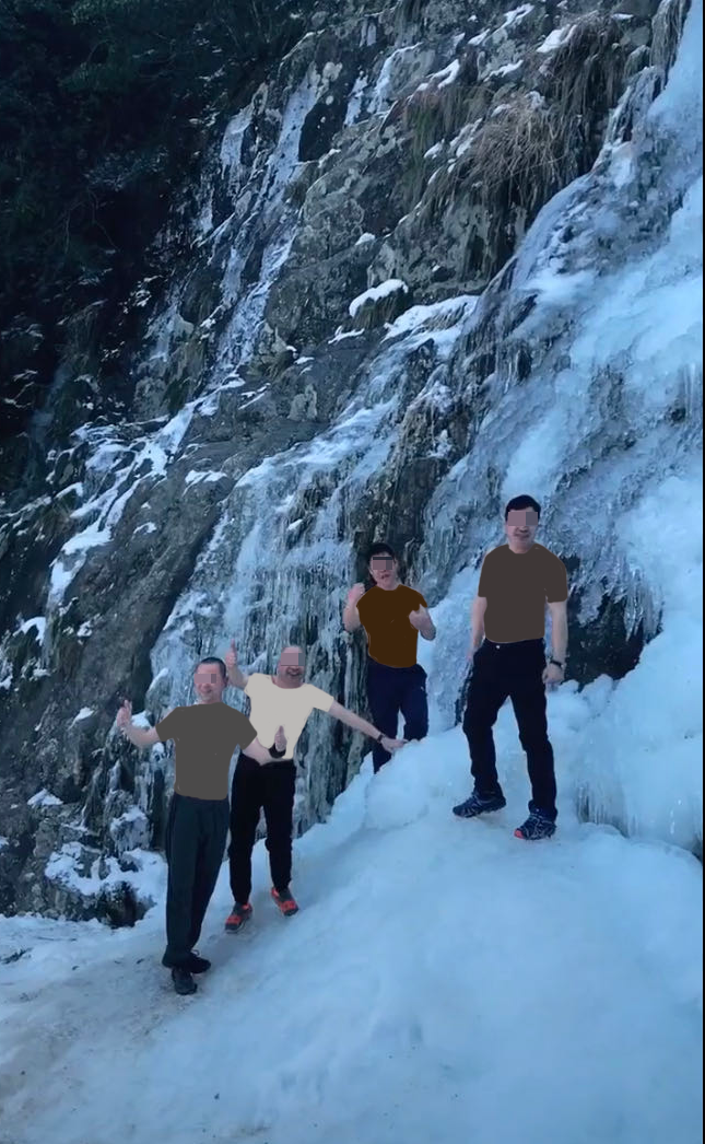 ■ 为了防止中年老哥冻坏,我让美编给他们加了一件短袖。