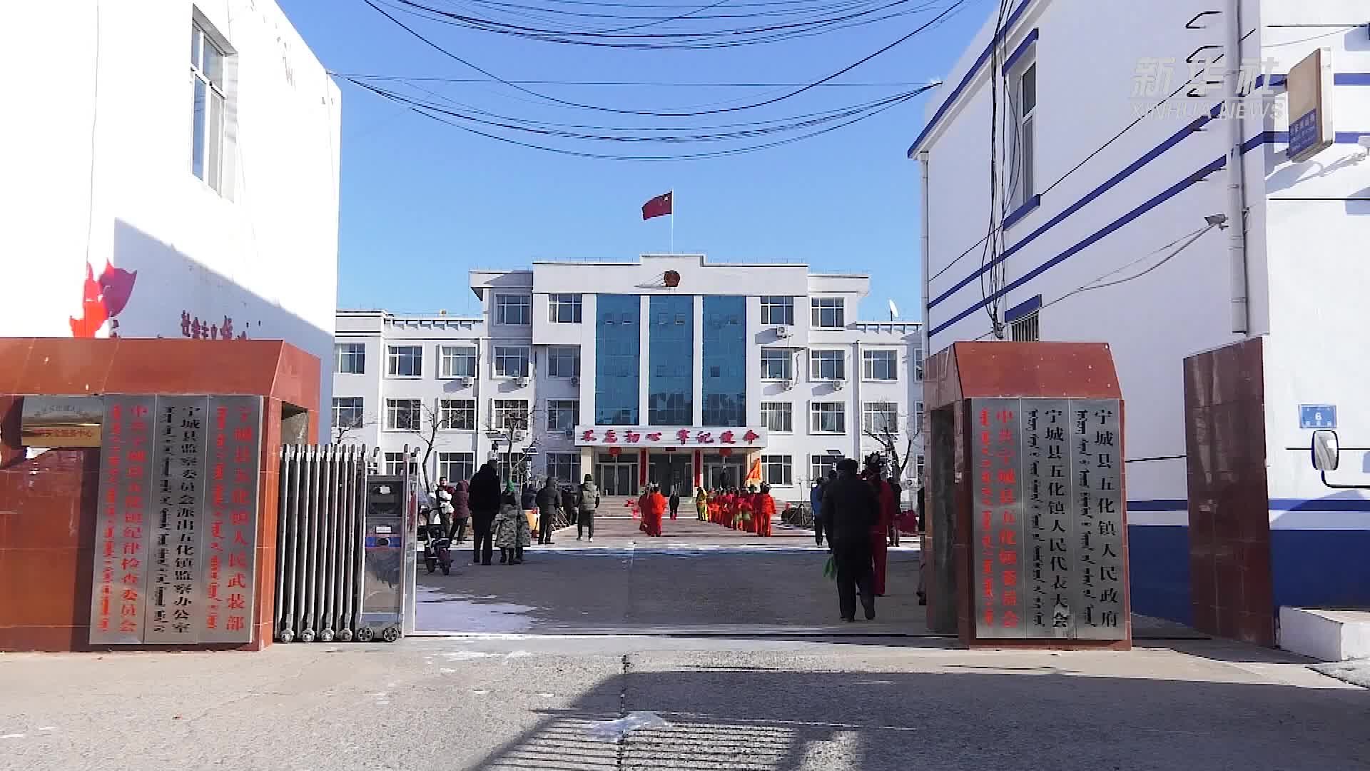 内蒙古赤峰市：单双花棍舞新春