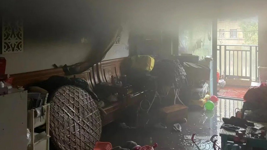 凤凰晚报|春晚启动所有应急预案,沈腾检讨;载人热气球爆炸坠落,多人送医