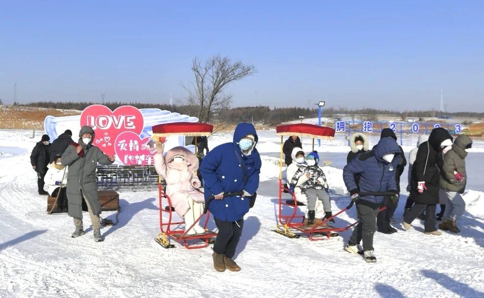 吉林梅河口五奎山：滑雪玩雪成为春节热点旅游项目
