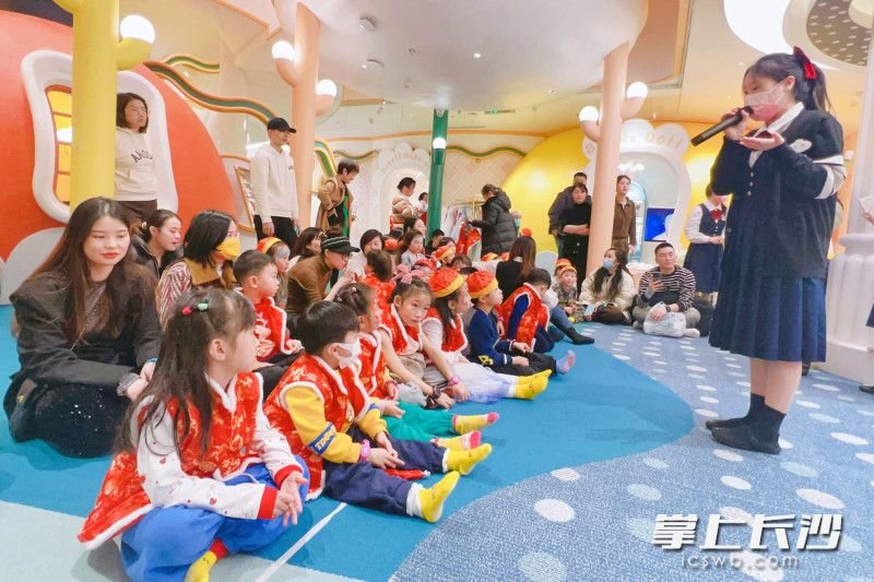 大年初三，奈尔宝儿童乐园里，正在举行一场嘉年华活动。均为长沙晚报全媒体记者 刘攀 摄