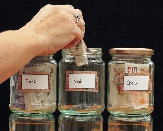 在我们的心理账户中,一笔笔钱会被分门别类的放置。一笔专项款用完了,想从别的账户借钱,可不那么容易。|marketingsociety.com