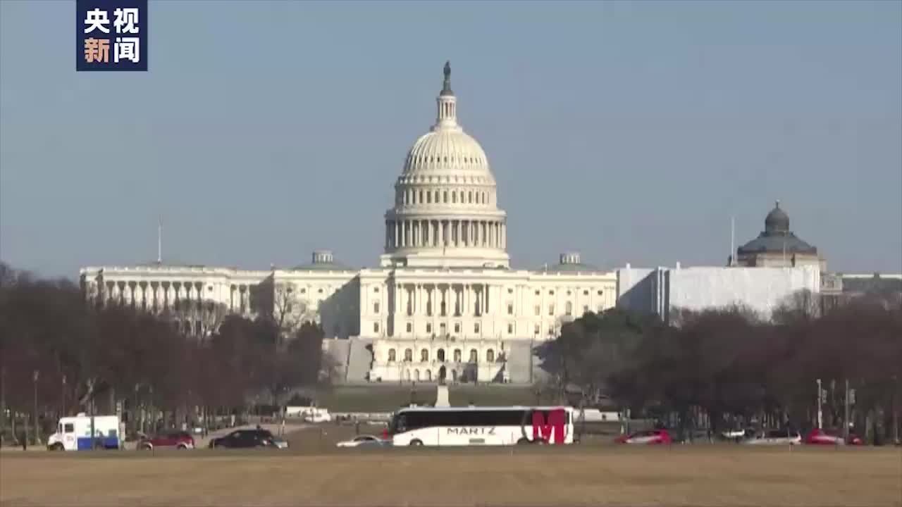 美国两党再就债务上限问题展开恶斗，专家：玩火