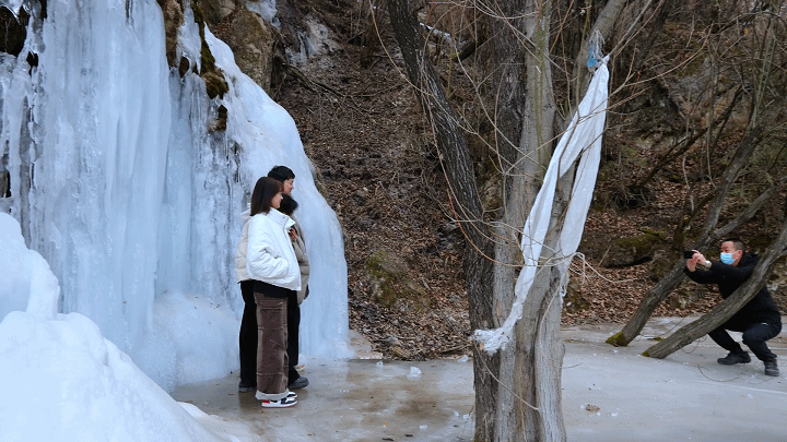 冬季撒欢甘肃 怎么能少了这儿的“水帘洞”