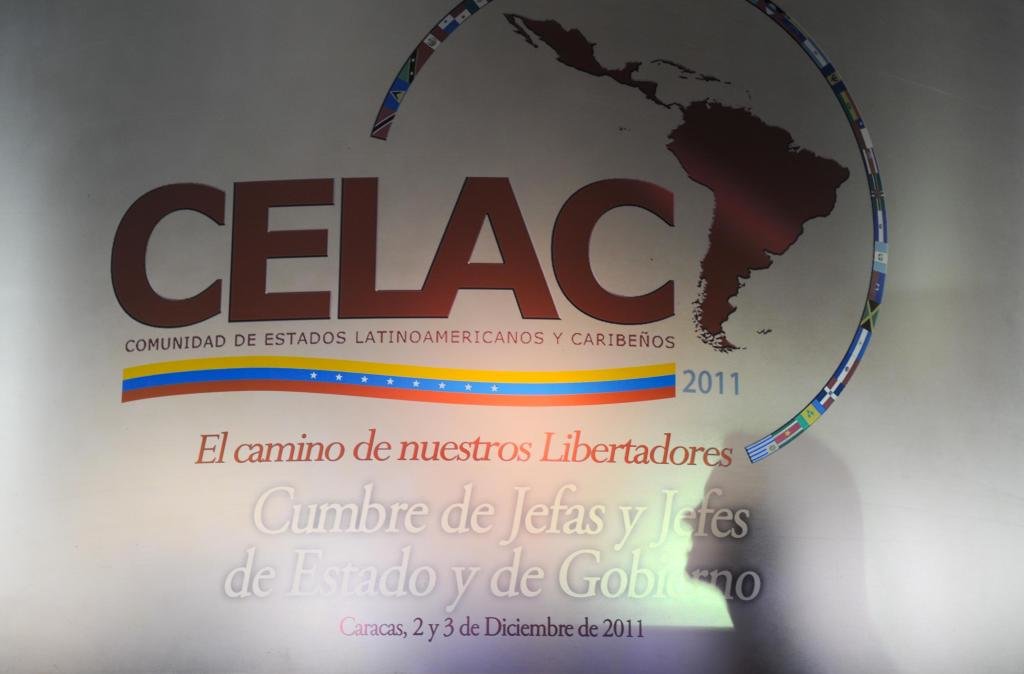2011年12月2日，拉美和加勒比国家共同体首次峰会在委内瑞拉首都加拉加斯开幕，共33个国家领导人或代表出席。新华社记者翁忻旸摄
