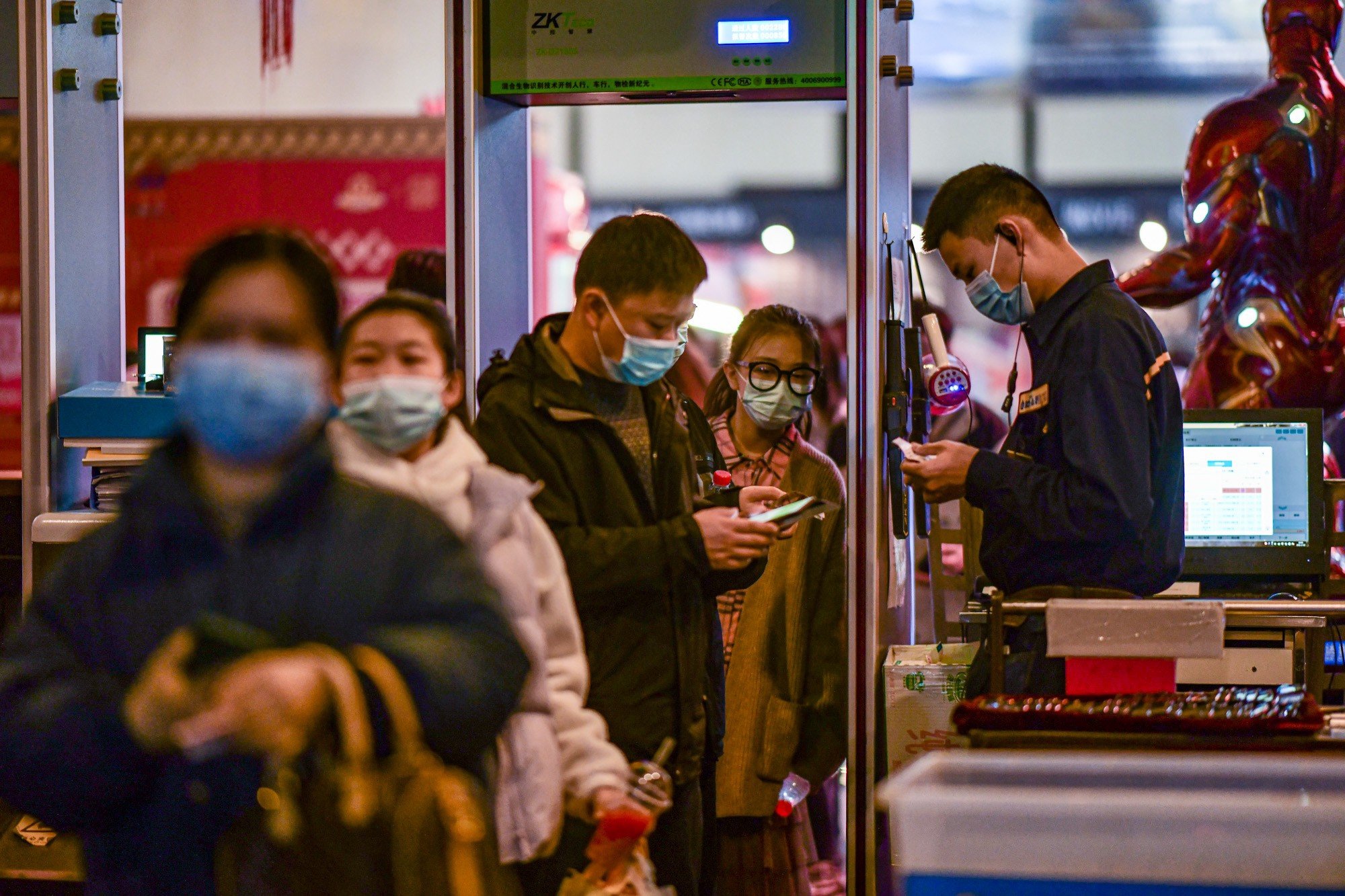 凤凰深调|新年快乐,走钢索的电影人