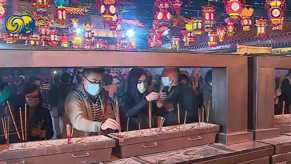 香港黄大仙祠恢复“抢头香”活动 市民祈求健康喜乐