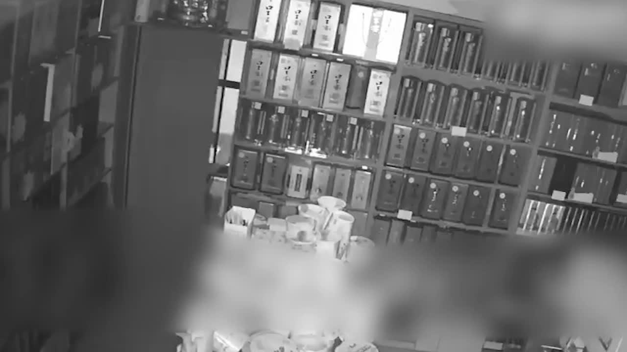 男子盗窃店铺“搞钱过年”，2天后落网3万元赃款被挥霍一空