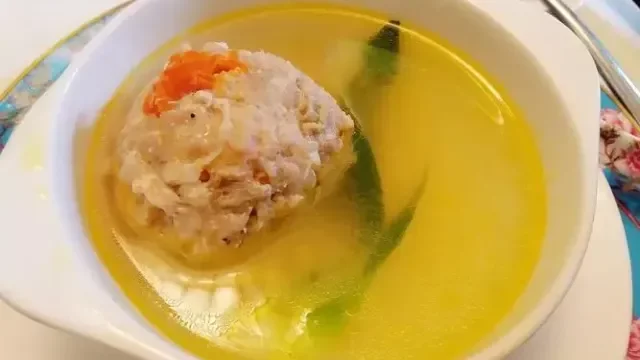 苏菜中的功夫菜！蟹粉狮子头做法看似简单，但刀工、手法和季节都有讲究
