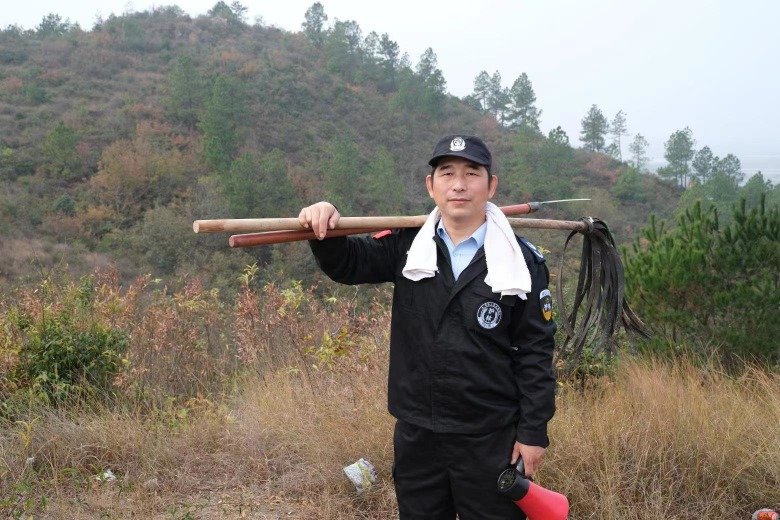 江西进贤:最美护林员 春节巡不停
