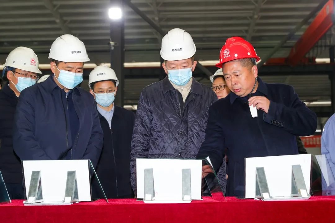 1月28日，市委书记杨林兴（中）带队来到康宇电子基板科技有限公司，调研督导传统产业转型升级、创新发展情况。