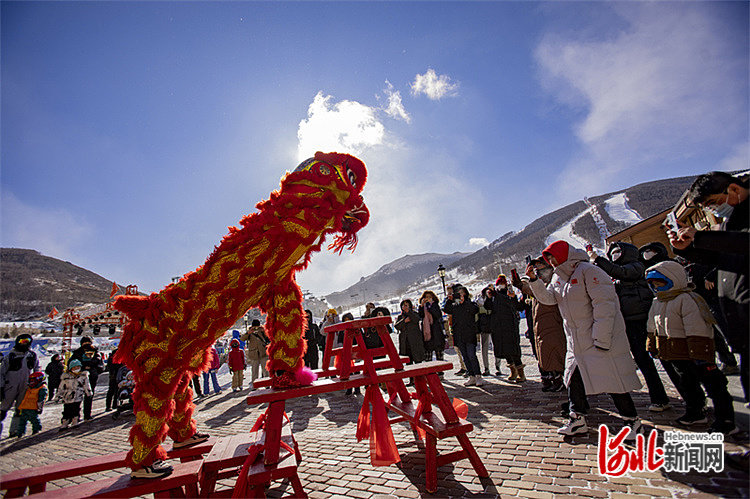 春节期间，太舞滑雪小镇举办多种多样的年俗活动。太舞滑雪小镇供图
