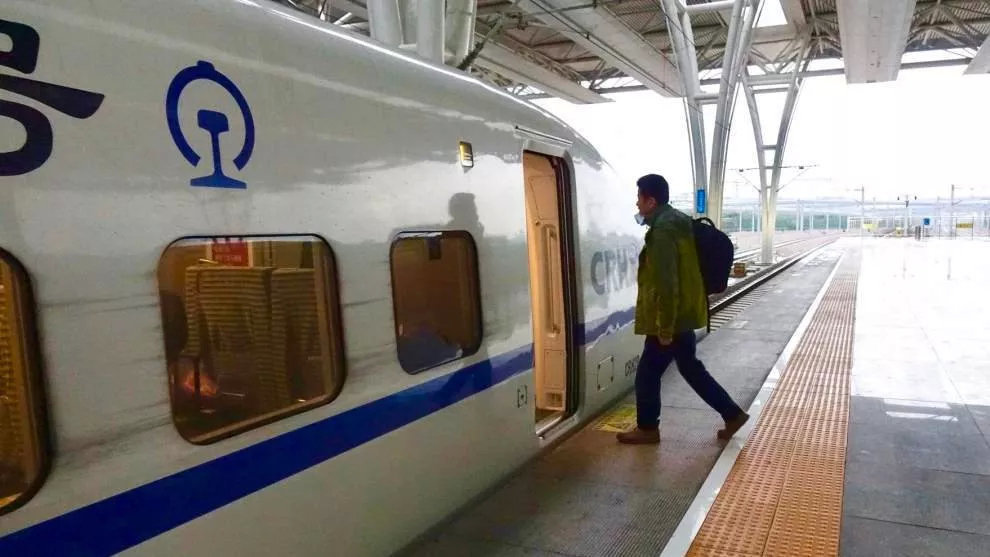 2020年1月23日，钟鸣乘火车前往武汉抗疫，是首位驰援武汉的上海医学专家。受访者供图