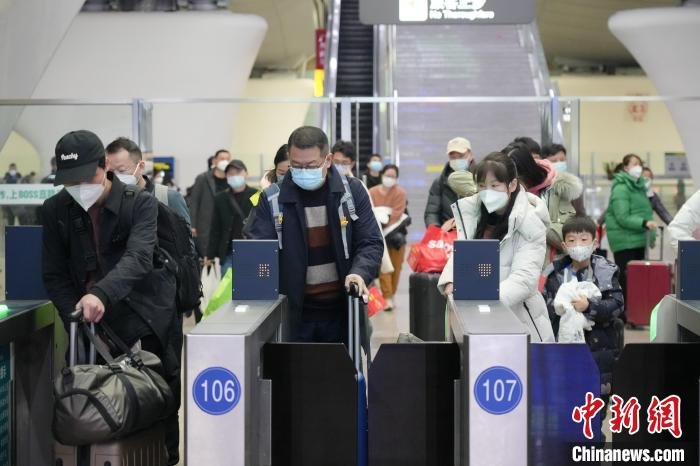 广铁27日旅客发送量达到今年春运单日最高峰
