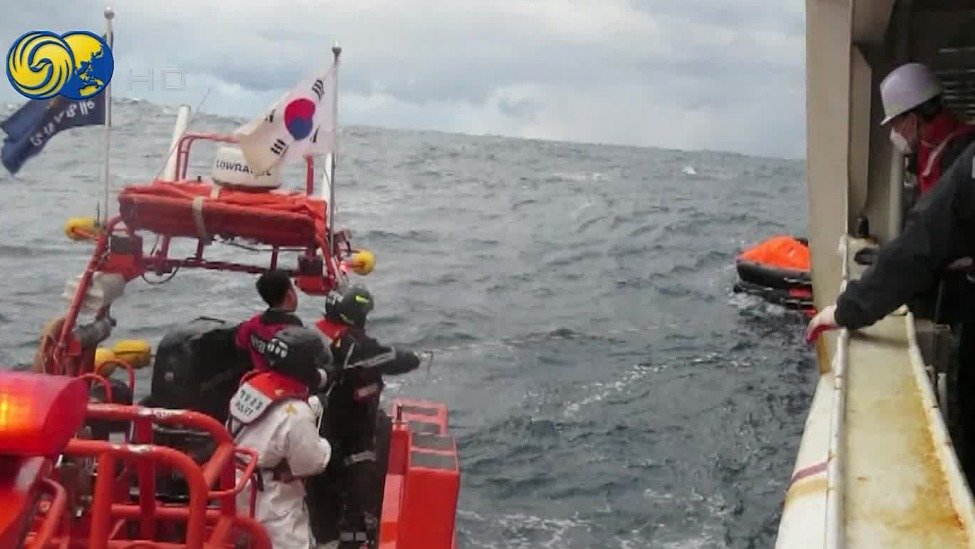 中国香港货船日本近海沉没 已救起13人