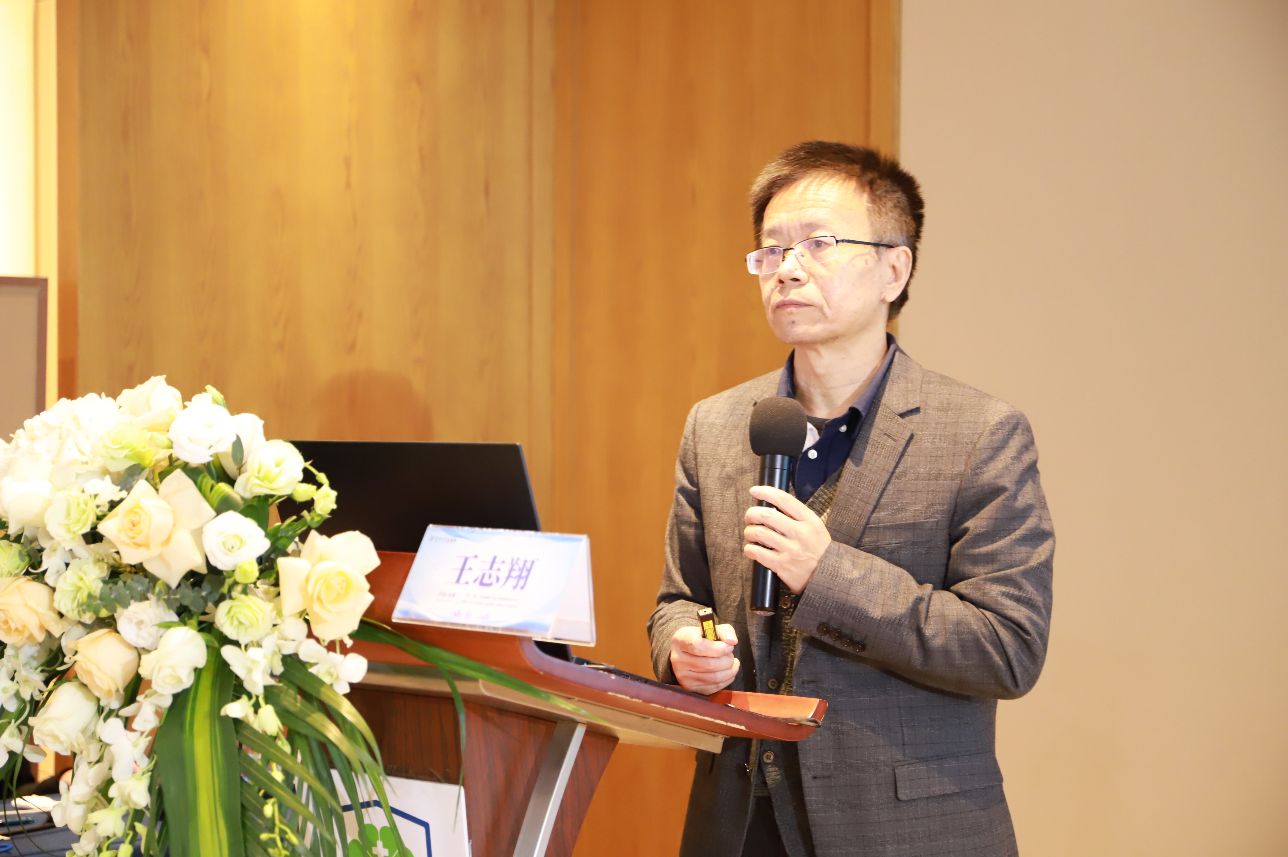 应急医学研究院院长侯世科教授,中华医学会航空医学分会秘书长王志翔