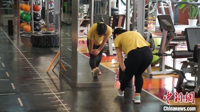 春节过后，西安健身爱好者开始运动。　党田野 摄