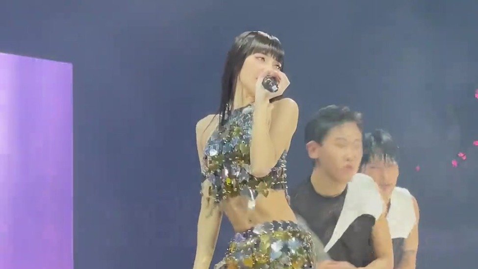 Lisa世界巡演性感热舞 网友:这谁顶得住啊_凤凰网视频_凤凰网