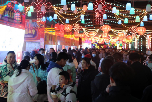 成县首届新春灯会美食游戏嘉年华活动现场 陈海龙 摄