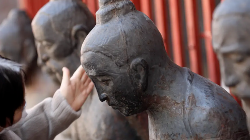 凤凰早报|胡鑫宇亲属恳请不要过分打扰家人;FBI搜查拜登别墅