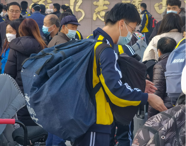 “衡二系”学生背负着巨大压力,摄影:林樾