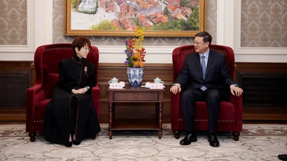 凤凰早报|胡鑫宇亲属恳请不要过分打扰家人;FBI搜查拜登别墅