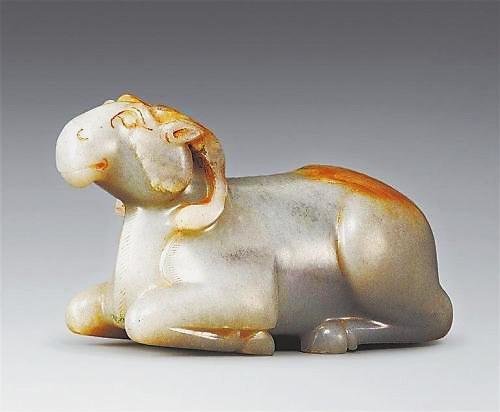现藏于甘肃省博物馆的前凉文物青白玉卧羊