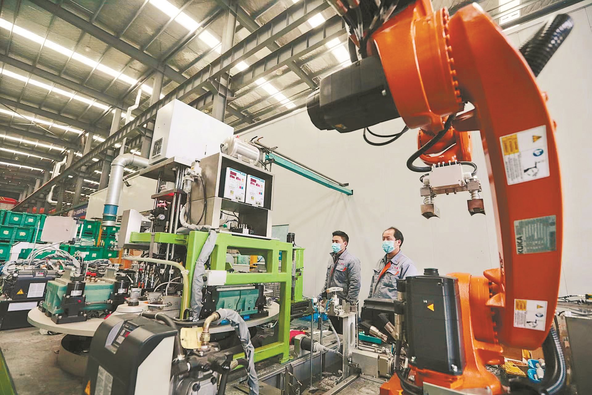 图为马鞍山市粤美金属制品科技实业有限公司储液器自动化生产车间。