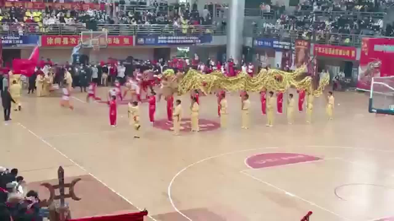 武协回应舞狮队掀翻裁判桌：不清楚总分计算规则所致_凤凰网视频_凤凰网